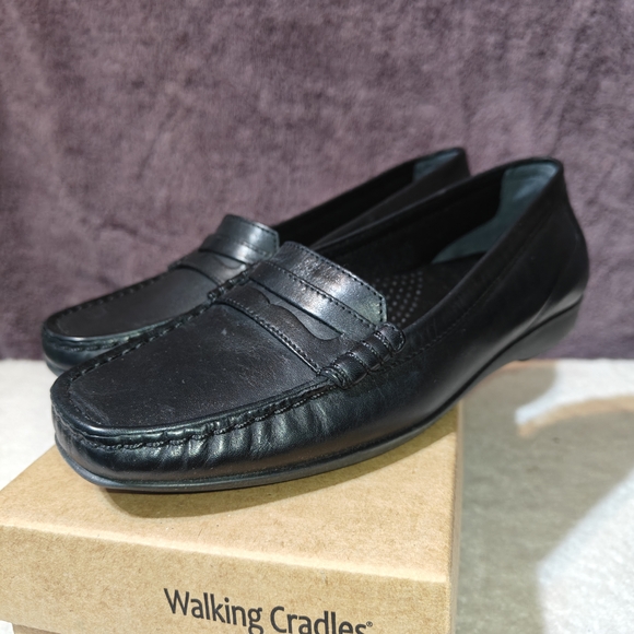 Walking Cradles Men's Black Loafers - Picture 1 of 9